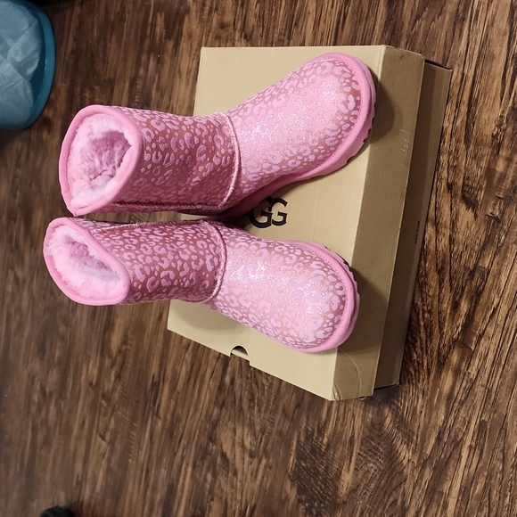 UGG Shoes - Pink leopard ugg